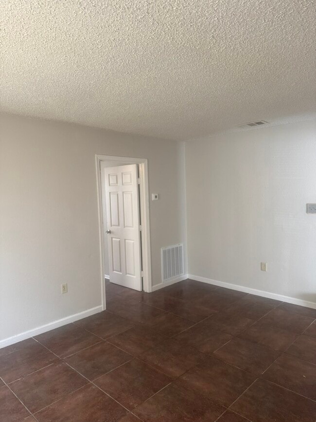 sala de estar - 1150 Shilo Ave Unidad B