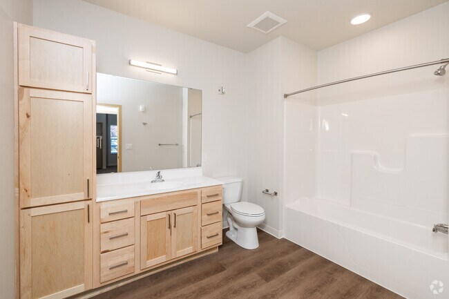 3BR, 2BA - 1,360SF - Bathroom