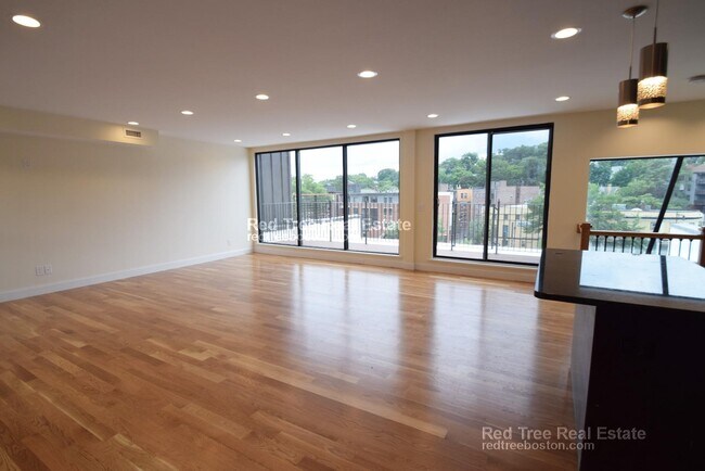 Photo - 1616 Beacon St Unit 3