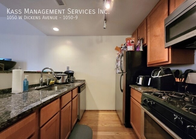 Photo - 1050 W Dickens Ave Unit 1050-9