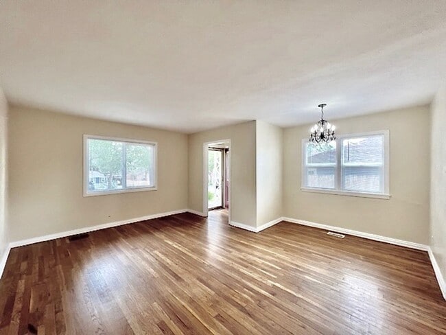 Photo - ADORABLE TWO BED IN HILLSIDE NEIGHBORHOOD!