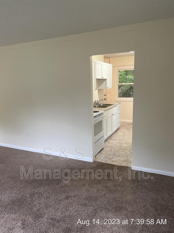 Photo - 1235 Glenn St