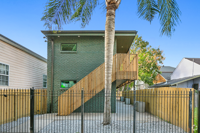 Building Photo - 2115 Danneel St Unit 201 Rental
