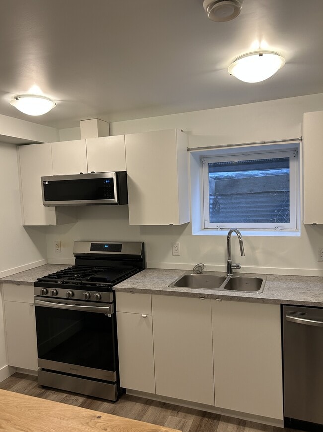 Building Photo - 6404-6119 119 Ave Unit 6404 - Bsmt