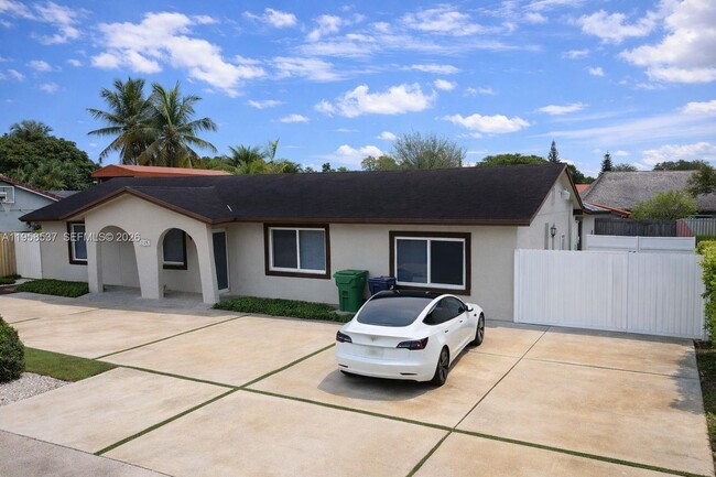 Building Photo - 5114 SW 133rd Ct Dr