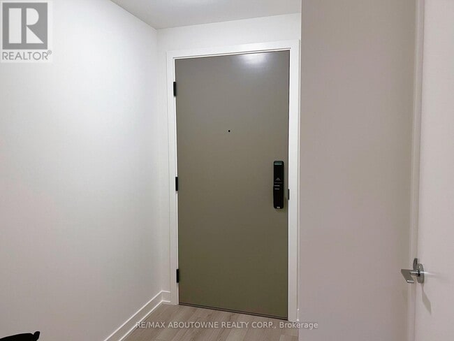 Photo - 3079 Trafalgar Rd Unit 1405