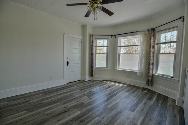 Photo - 407-409-409 Bolton St Unit 2