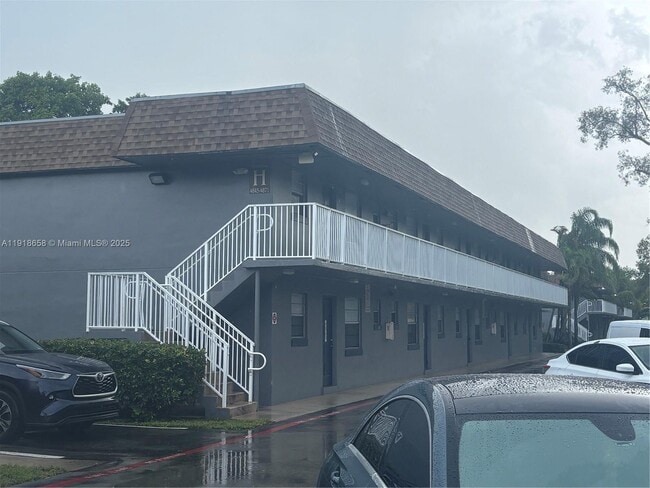 Building Photo - 4871 NW 9th Dr Unit 4871