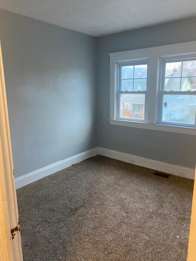 Photo - 295 E 238th St