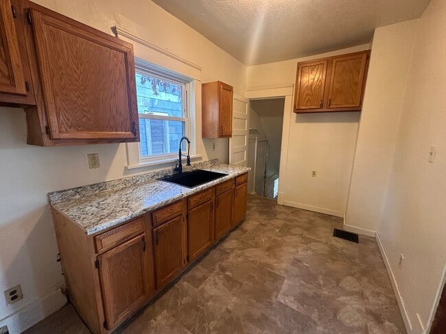 Photo - 913 Smith Ave SW