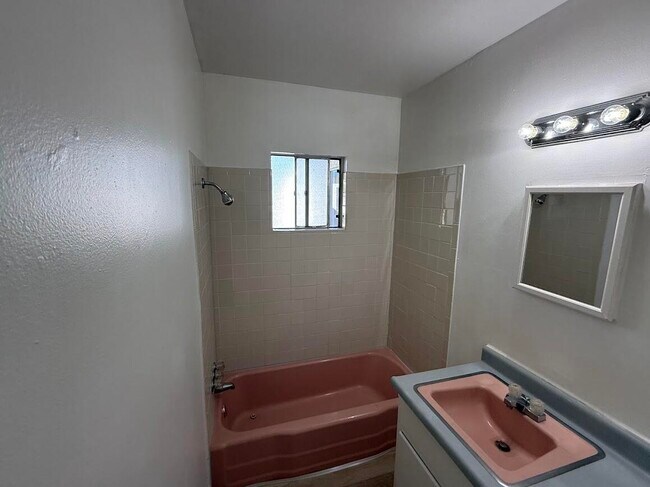 Photo - 310 La Veta Dr