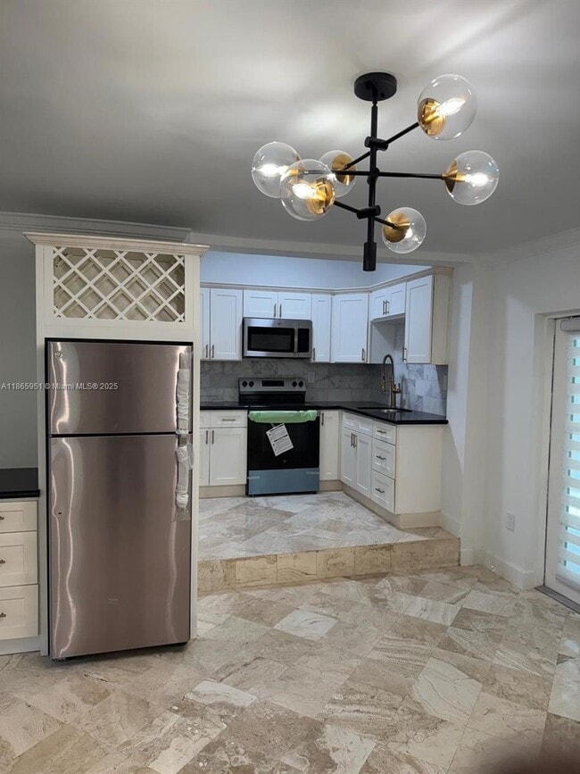 Building Photo - 24 NE 47th St Unit B Rental