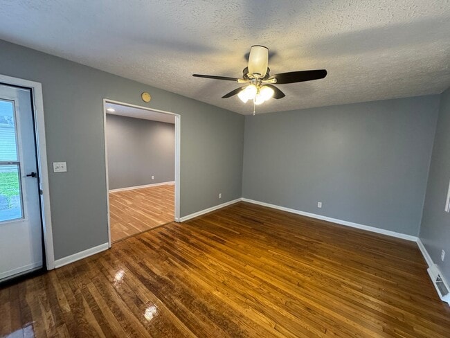 Photo - 3243 W 52nd St