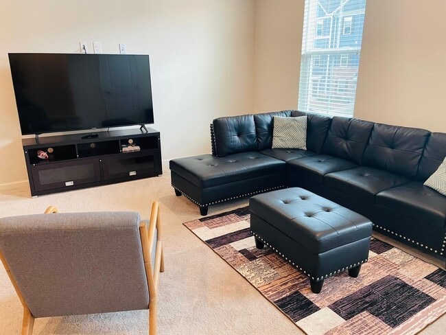 Building Photo - Spacious 4BR Townhome in Stallings