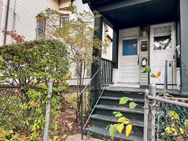 Building Photo - 255-255 Orchard St Unit 3 Rental