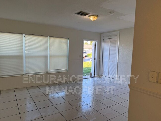 Photo - 139 W 28th St Unit B (middle)