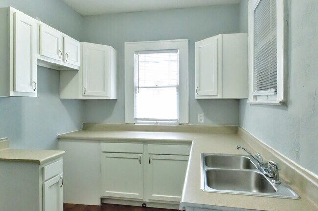 Photo - 29 W 21st St