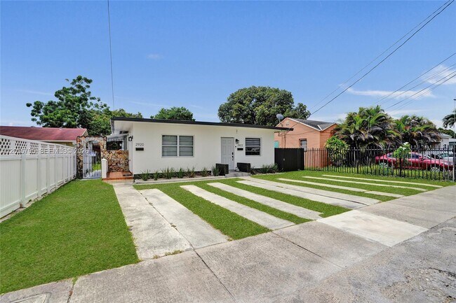Photo - 2920 SW 3rd St Unit 2920