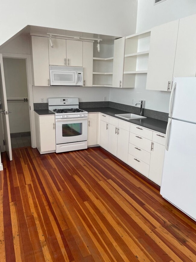 Photo - 950 56th St Unit Loft  B