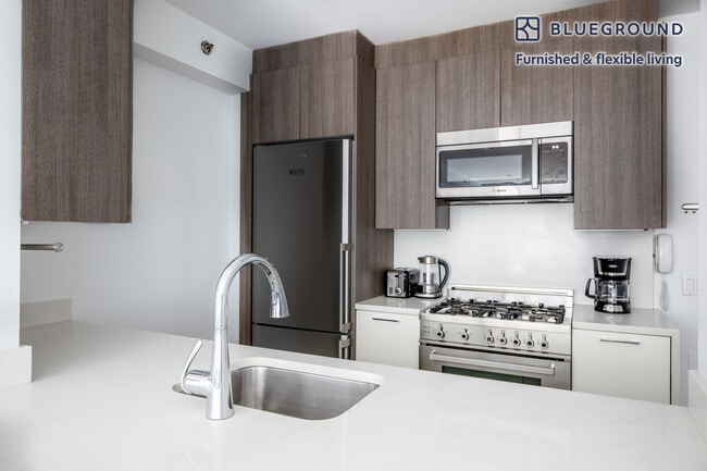 311 W 50th St Unit SI FL7-ID1122
