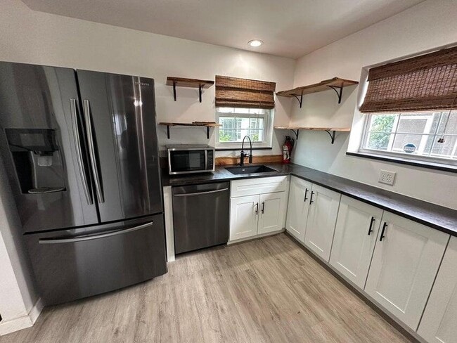 Photo - 423 Waterside Dr