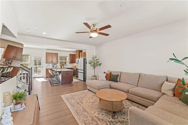 Photo - 484 Greenwood Dr