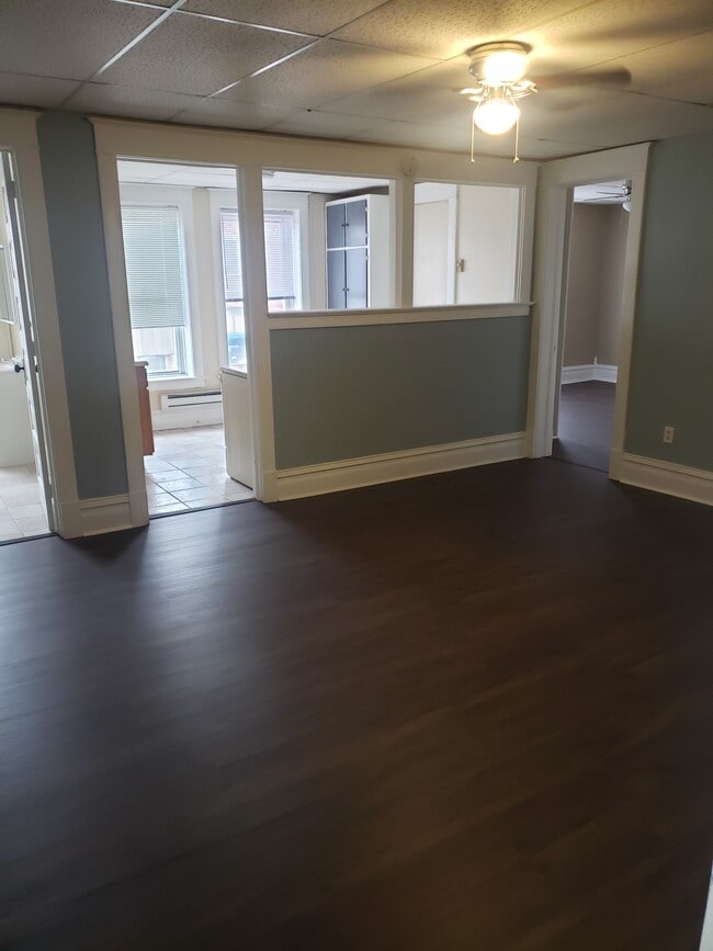 Building Photo - 9 Main St Unit F