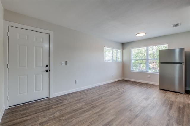 Photo - 5909 Gaston Ave Unidad 201