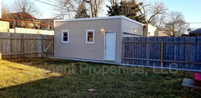 Photo - 7432 S Oglesby Ave