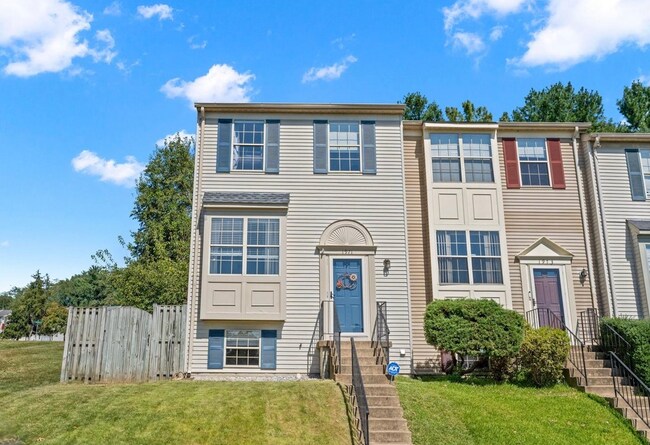 Photo - 1971 Darlington Loop