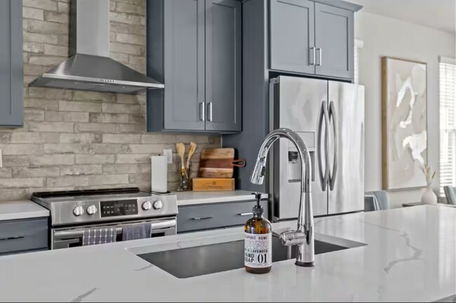 Photo - 2115 Isom St