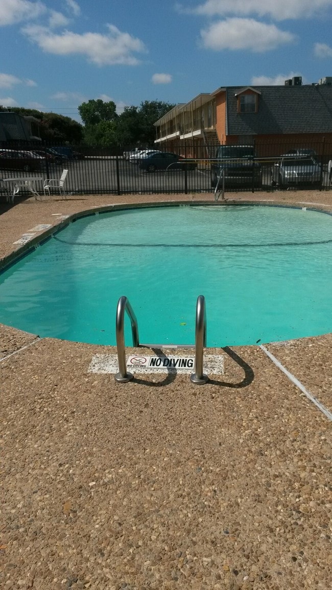 Building Photo - WATERDANCE