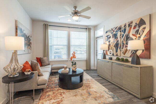 1BR, 1BA - 625SF