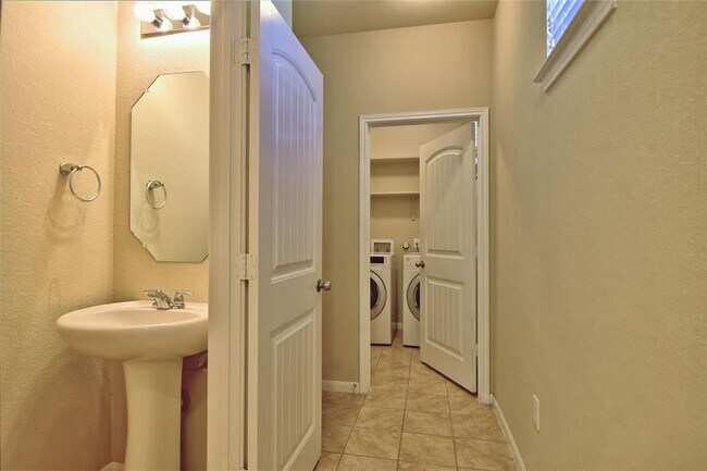 Photo - 2880 Donnell Dr
