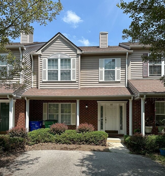 Building Photo - Available for the 2026-2027 lease term.