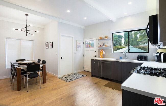 Photo - 823 N Harper Ave