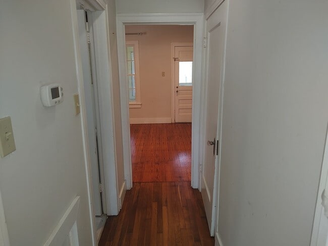 Photo - Cute Studio apartment close to 71,Airport and Downtown