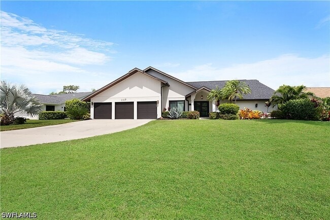 Building Photo - 2307 Queens Way