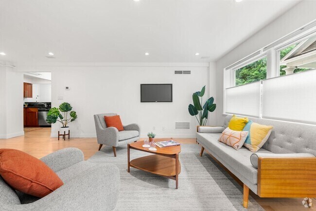 Building Photo - 1600 Beacon St Unit 303 Rental