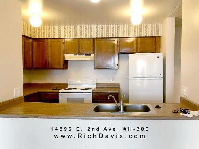 Photo - 2 bed, 2 bath with washer/dryer hookup.  Great location off Sable and 2nd Ave. Unidad H-309