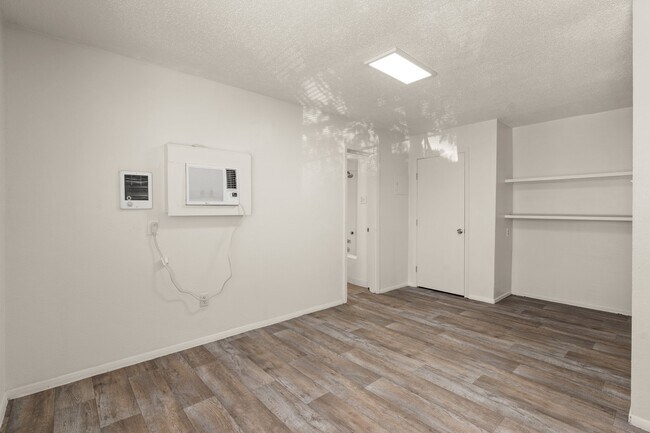Photo - 2800 Vail Ave SE