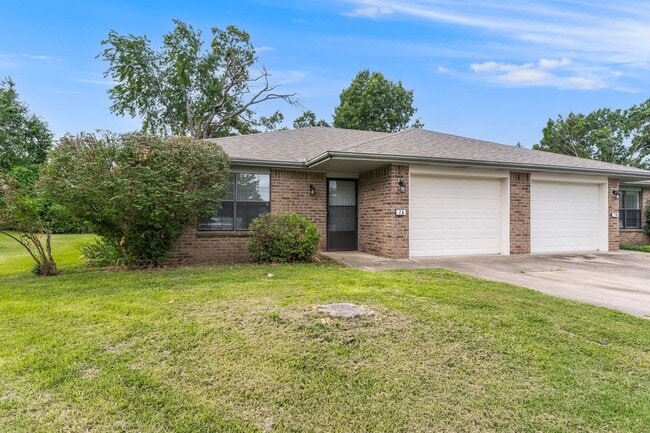 Building Photo - Welcome to this newly updated 2-bedroom, 2... Rental