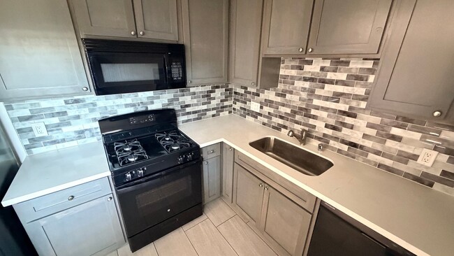 Photo - 15483 Moorpark St Unidad 28