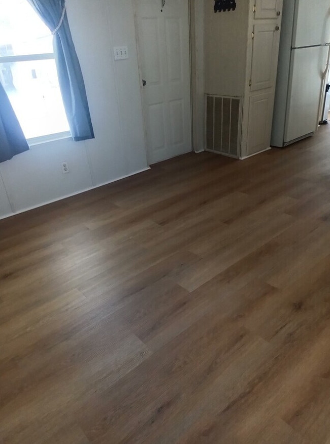 841 W Colonial Cir
