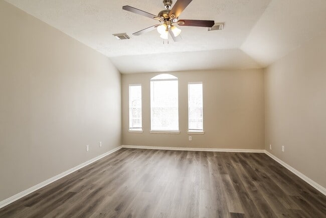 31518 Kingston Village Dr