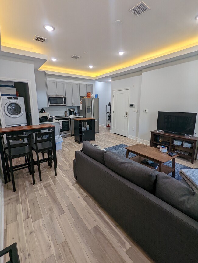 Photo - 717 Walnut St Unit 4F