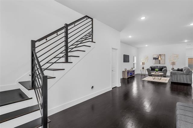 Photo - 407 Dubois Ave