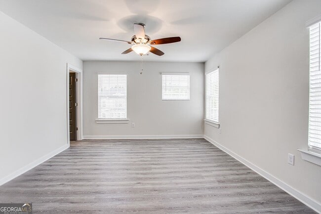 Photo - 715 W Vincent Dr