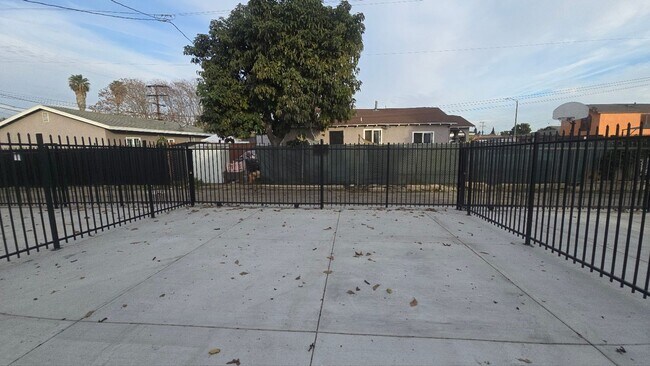 Photo - Graham(10422) Unit Graham(10422 1/2)