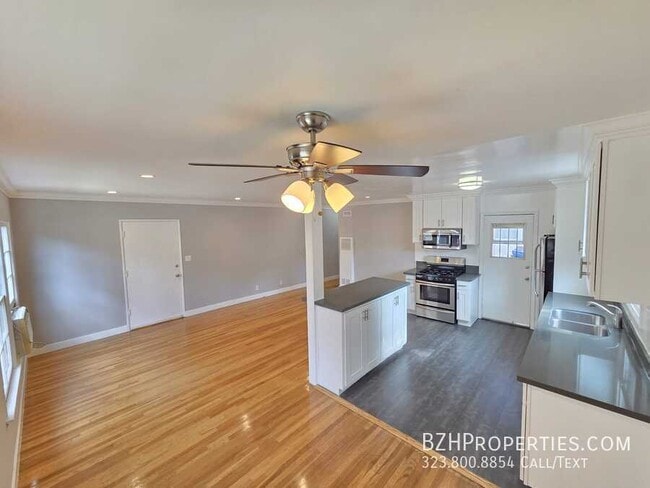 Building Photo - 5329 Vantage Ave Unit 3